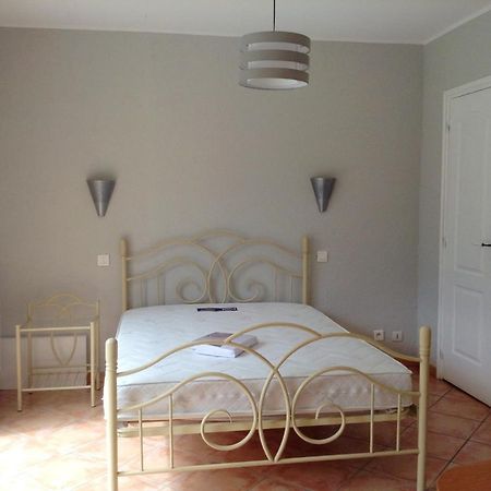 Charmant Appartement A Le Muy Avec Terrasse Et Jardin Экстерьер фото