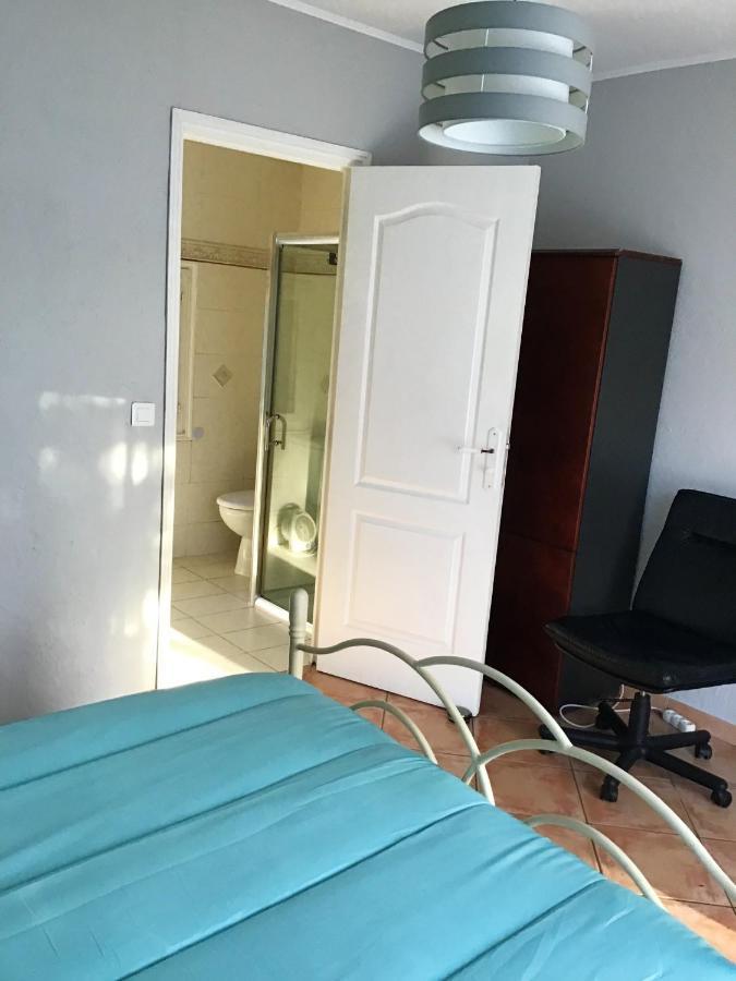 Charmant Appartement A Le Muy Avec Terrasse Et Jardin Экстерьер фото