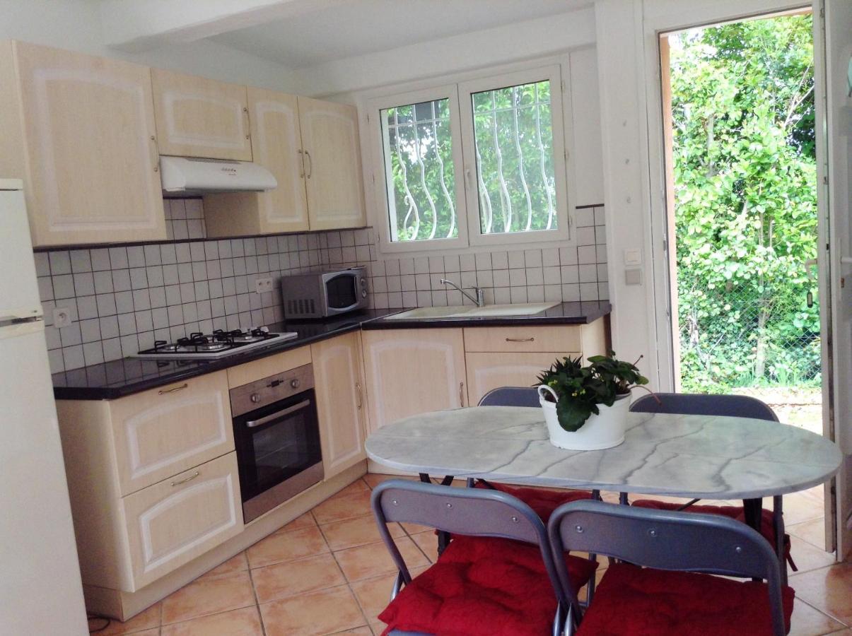 Charmant Appartement A Le Muy Avec Terrasse Et Jardin Экстерьер фото